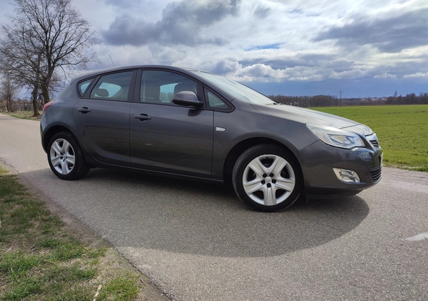 Opel Astra cena 24900 przebieg: 205000, rok produkcji 2011 z Zduńska Wola małe 79